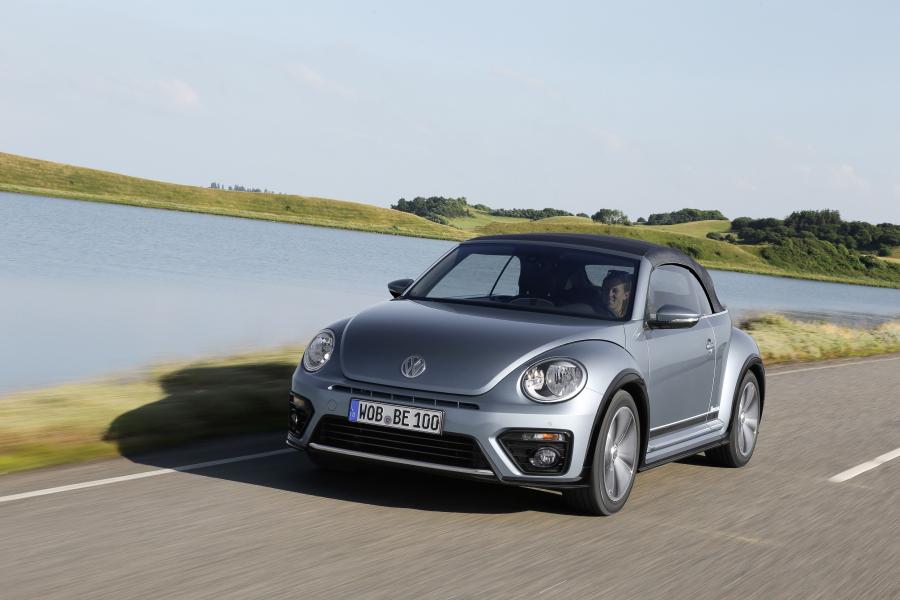  Volkswagen Beetle Convertible Denim 2016 года  (фото 8 из 41)